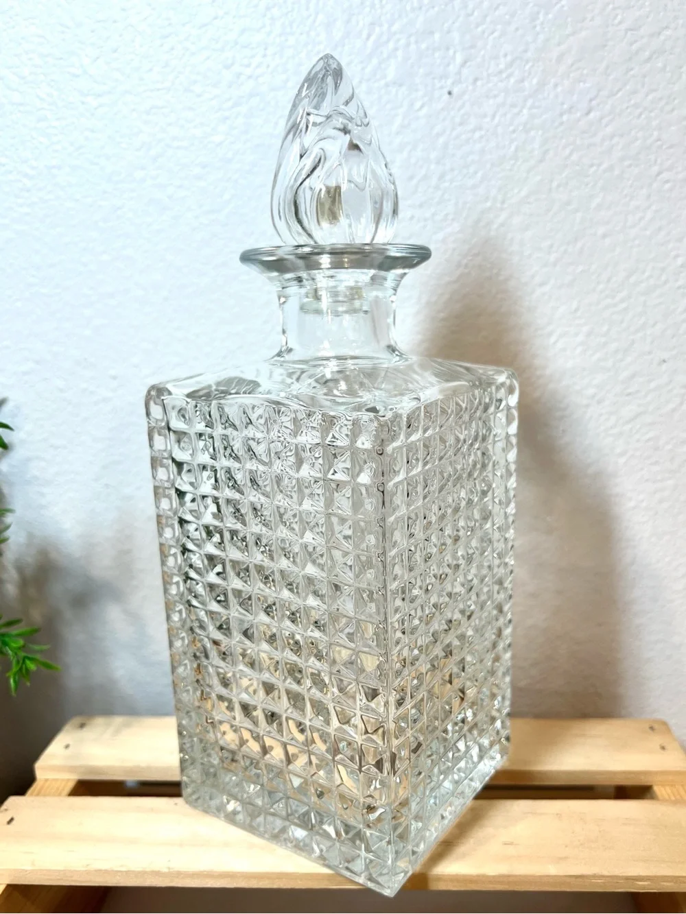 Luigi Bormioli Mixology 26.5 oz Elixir Decanter w Mismatched Flame Stopper